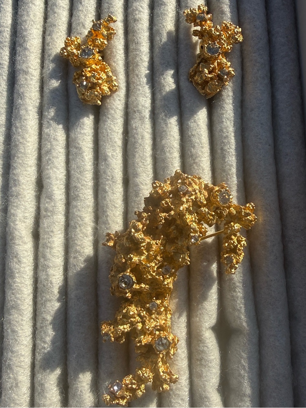 Gold-Tone nuggets Textured Cluster Brooch and Earrings Set